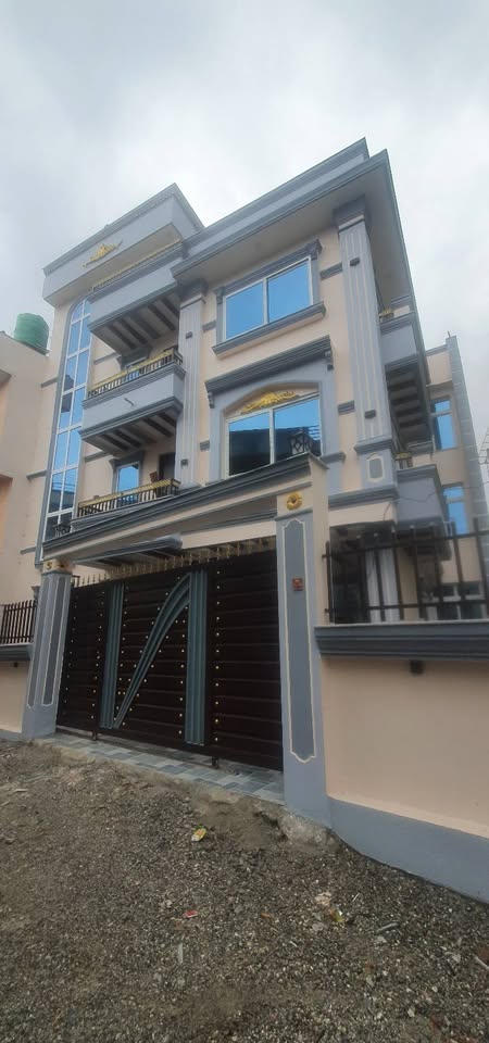 4 Aana 1 dam house on sale